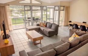Foreshore Port Lincoln Beach Eyre Accommodation